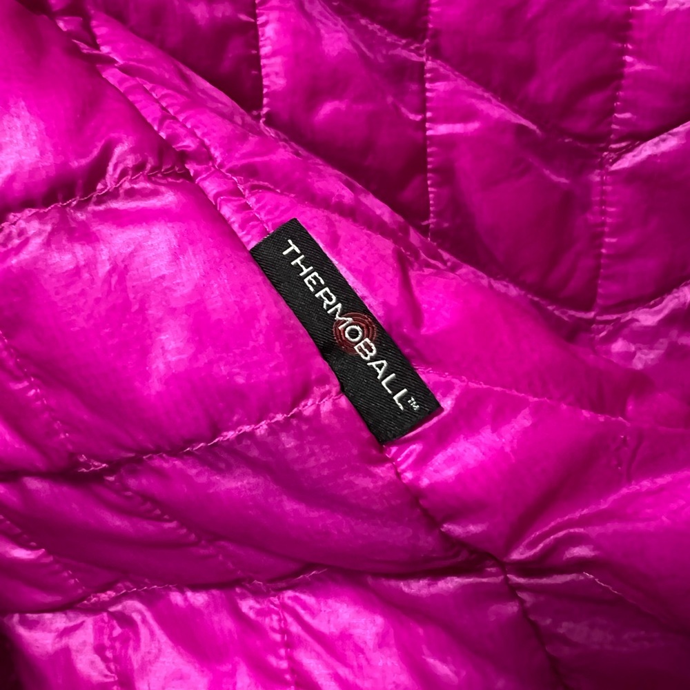 The North Face Women's Fuchsia Puffer Jacket size SP - Picture 3 of 4